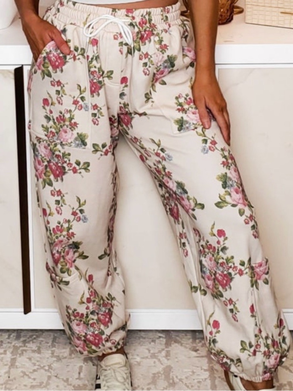 NWOT LOV LOVE Floral Drawstring Joggers in Medium